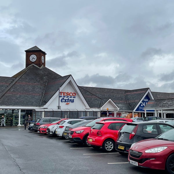 Tesco Extra Bourne Centre, Southampton Rd