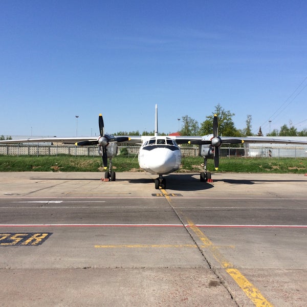 5/13/2015 tarihinde Илья Т.ziyaretçi tarafından Domodedovo International Airport (DME)'de çekilen fotoğraf