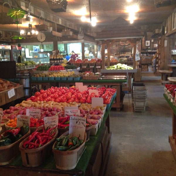 Photo taken at Wallkill View Farm Market by Peter F. on 10/5/2013