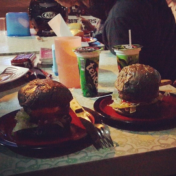 รูปภาพถ่ายที่ Burger Shot โดย Mugiwara K. เมื่อ 2/1/2014