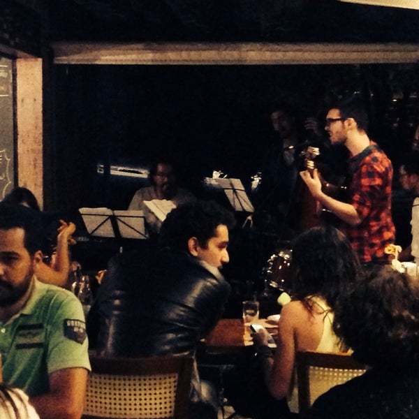 Foto diambil di Floriano | Livraria &amp; Café oleh Mil A. pada 5/10/2014