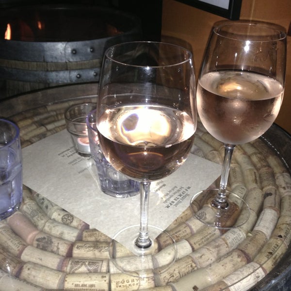 10/24/2013에 Elena T.님이 Dell&#39;uva Wine Bar &amp; Cafe에서 찍은 사진