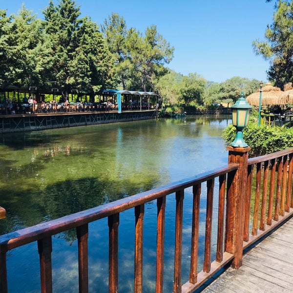 Foto diambil di Saklı Göl Restaurant &amp; Nature Club oleh Nur🎀 pada 6/5/2019