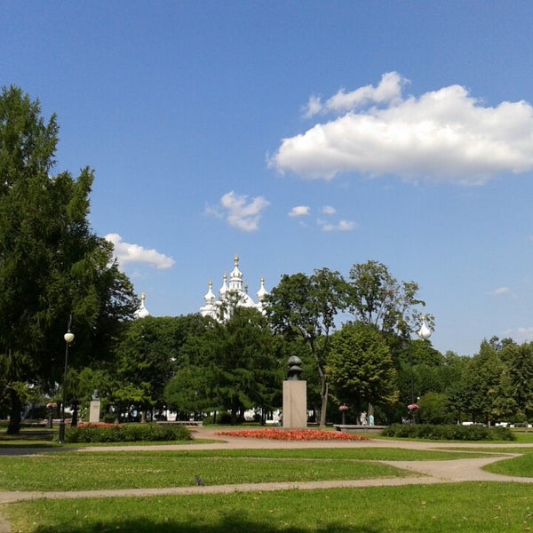 Парк у смольного