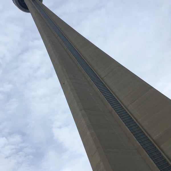 Das Foto wurde bei CN Tower von Ardavan am 4/28/2017 aufgenommen