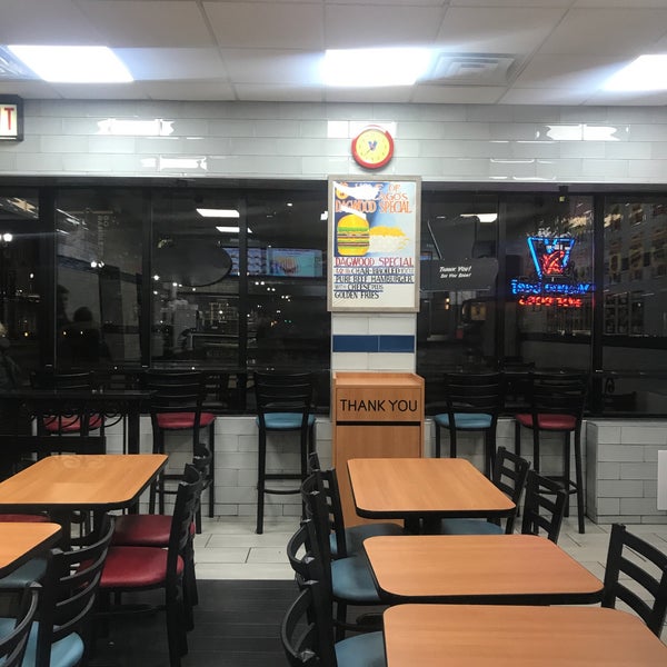 Photo taken at Mr. J&#39;s Dawg &amp; Burger by Chen Y. on 3/23/2018