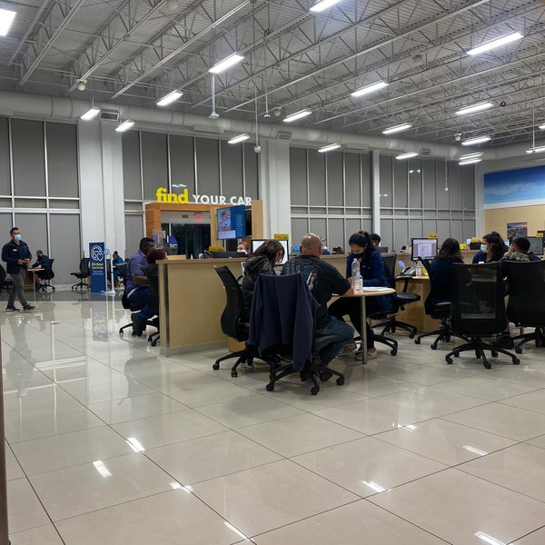 CarMax Car Dealership in Fresno