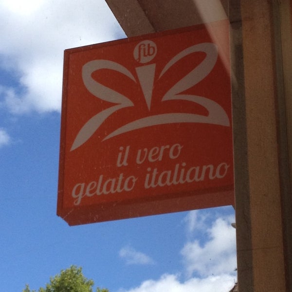 Photo taken at FIB - il vero gelato italiano (geladosfib) by Ana Filipa N. on 5/25/2014