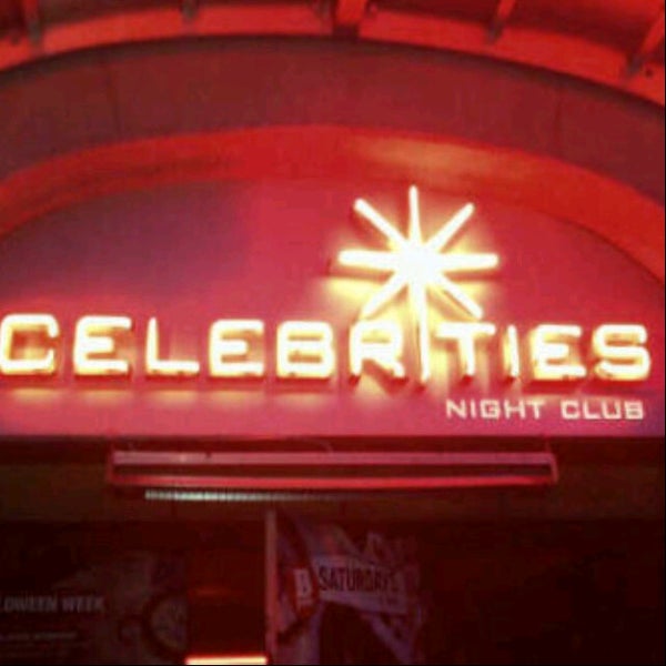 9/19/2012 tarihinde Nasser K.ziyaretçi tarafından Celebrities Nightclub'de çekilen fotoğraf