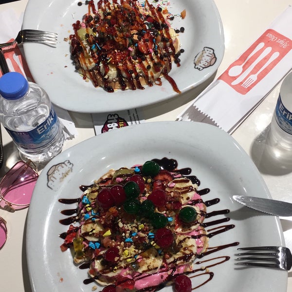 Photo taken at Bubble Waffle by Selin Y. on 4/29/2018