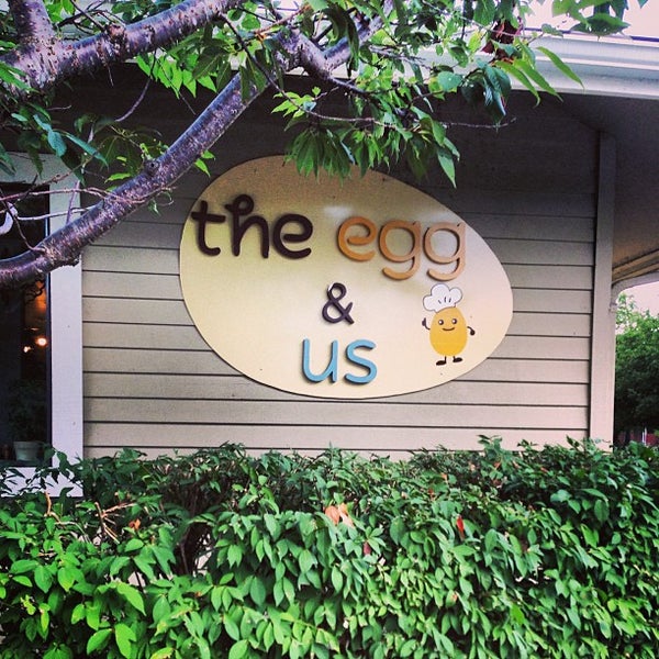 Foto tirada no(a) The Egg &amp; Us - Issaquah por Jeff C. em 8/11/2013