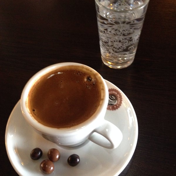 Foto tirada no(a) Brown Planet Coffee por Merve A. em 4/14/2015