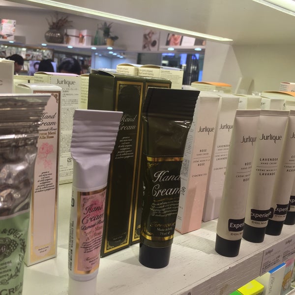 Cosme Kitchen Cosmetics Shop In 二子玉川 Cosme Kitchen Cosmetics Shop In 二子玉川