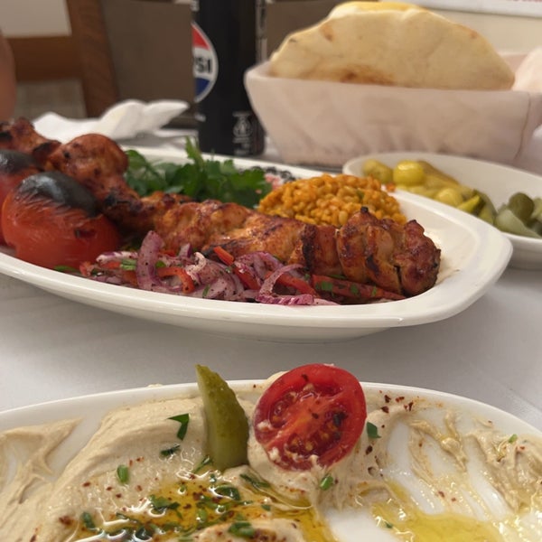 Photo taken at Al Madina Restaurant by Mashael ➰. on 6/4/2024