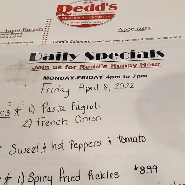 Foto diambil di Redd&#39;s Restaurant oleh Lori pada 4/8/2022