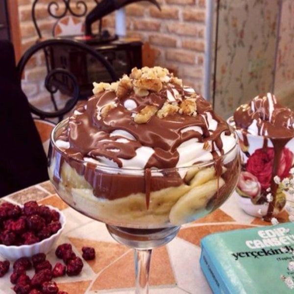 Foto tomada en Hümaliva Çikolata &amp; Kahve  por Eylül T. el 11/17/2015