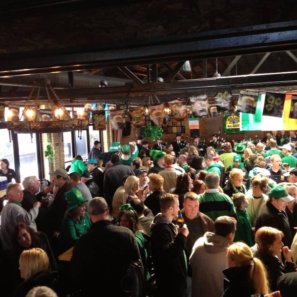 Its the place to be in Norwood Park, live music, great ales and good food! (St. Patrick's Day crowd after the NWSI Parade!)