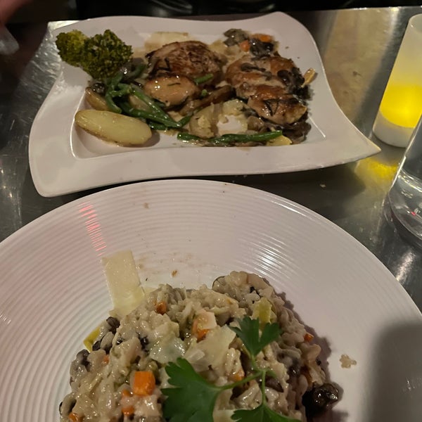 I had the risotto which was very good, and my friend got the chicken which was also good. The crème brûlée was fantastic - would highly recommend.