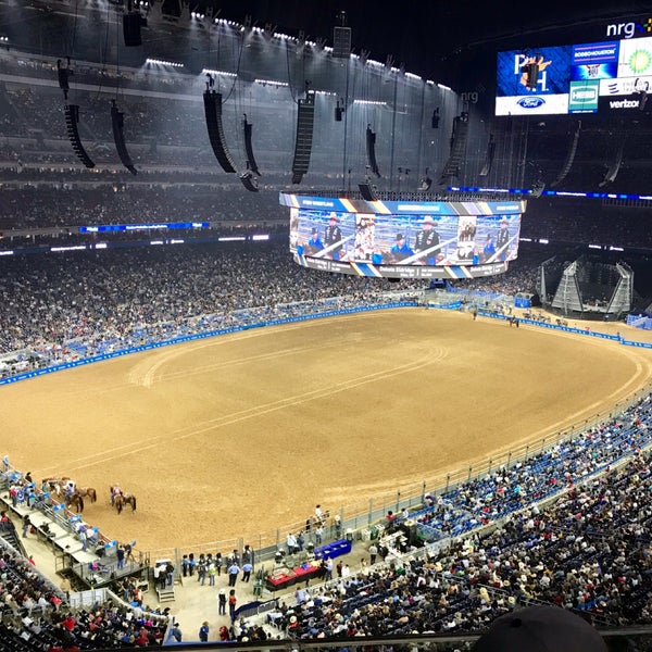 Foto scattata a Houston Livestock Show and Rodeo da Joe M. il 3/14/2019