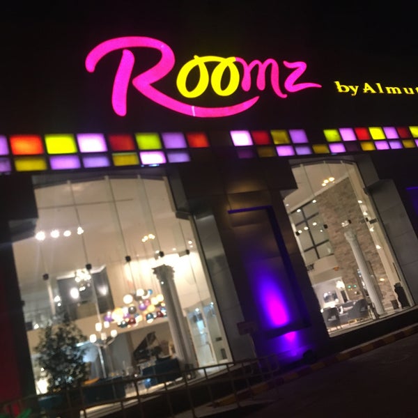 Foto scattata a Roomz by Almutlaq da f .. 〽. il 12/3/2020