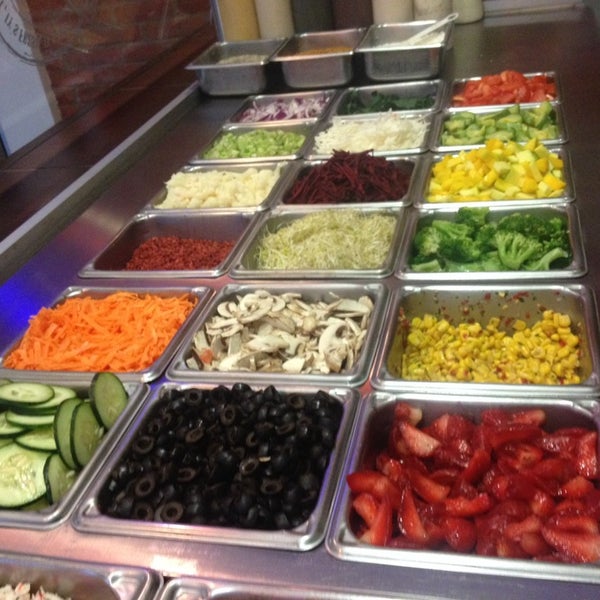 Photo taken at Day Light Salads by Alberto L. on 5/17/2014