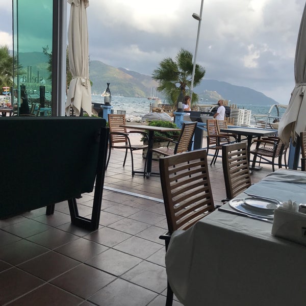 Das Foto wurde bei Stella Restaurant &amp; Bar von Coşkun A. am 9/29/2018 aufgenommen