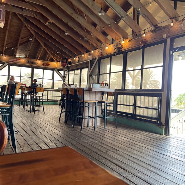 Foto tirada no(a) Beachside Seafood Restaurant &amp; Market por Mailyn C. em 10/12/2022