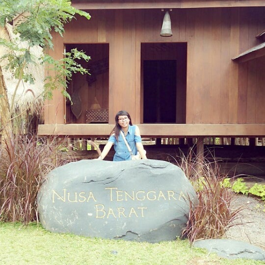 12/15/2013에 Ai Y.님이 MENARA 102.8 FM Radio Bali에서 찍은 사진
