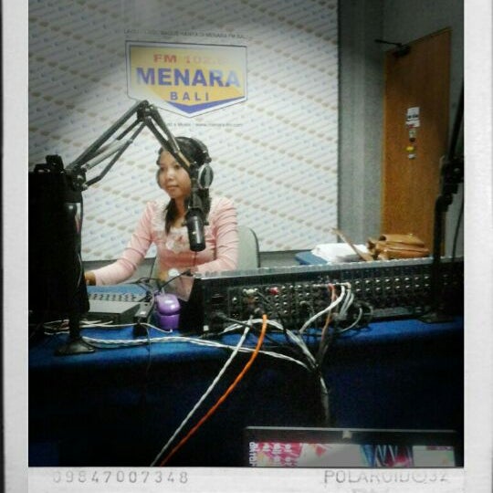 6/22/2013にAi Y.がMENARA 102.8 FM Radio Baliで撮った写真