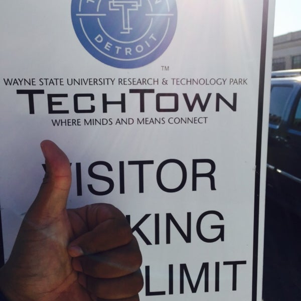 รูปภาพถ่ายที่ TechTown Detroit โดย Ryan M. เมื่อ 7/27/2015