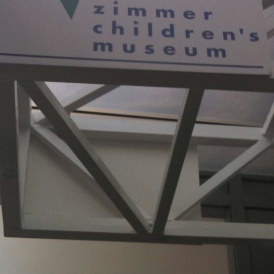 Foto tomada en Zimmer Children&#39;s Museum  por Alexa W. el 7/7/2013