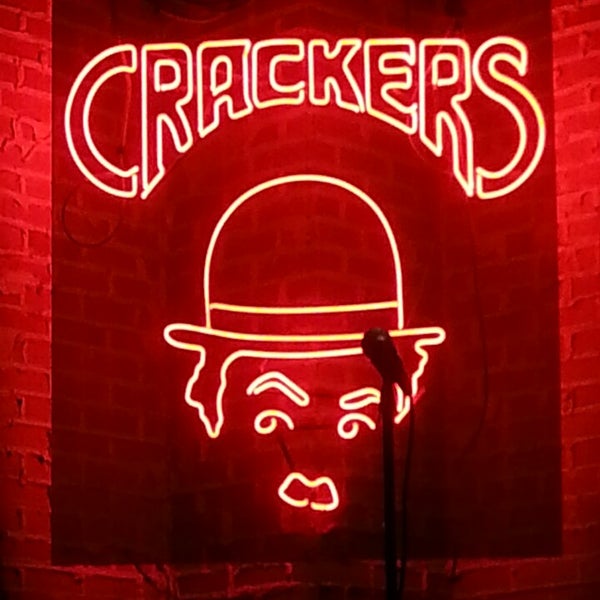 Das Foto wurde bei Crackers Comedy Club von Kathleen U. am 8/2/2013 aufgenommen