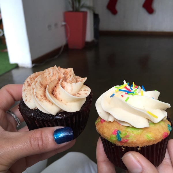 11/17/2015에 Yessi M.님이 Miss Cupcakes에서 찍은 사진