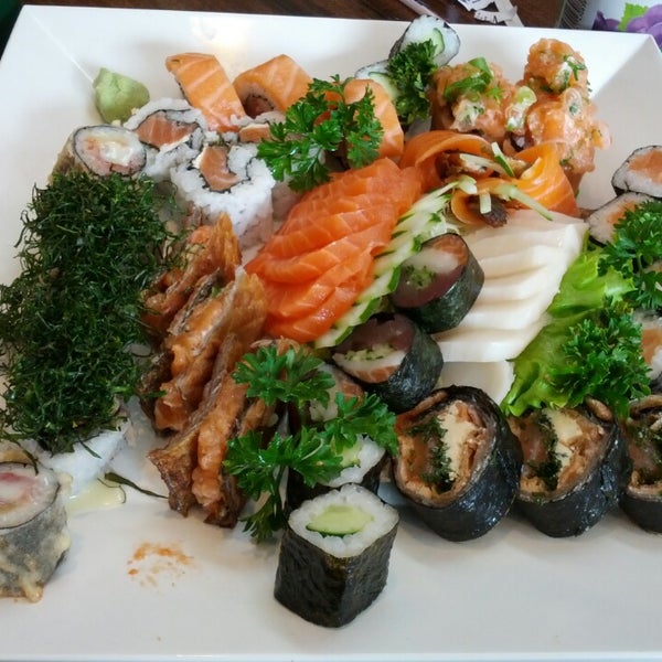 Foto diambil di Yatta Sushi oleh Meri K. pada 4/26/2013