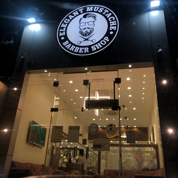 Foto tirada no(a) Elegant Mustache Barber Shop ( B.1 ) Al-Malaqa por سعود بن محمد ⚔️… em 5/12/2021