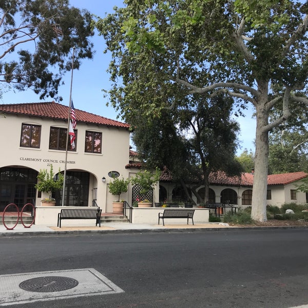 Claremont City Hall Village 1 tavsiye