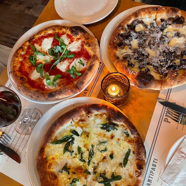 10/12/2021 tarihinde SulA K.ziyaretçi tarafından Pizzeria Mozza'de çekilen fotoğraf