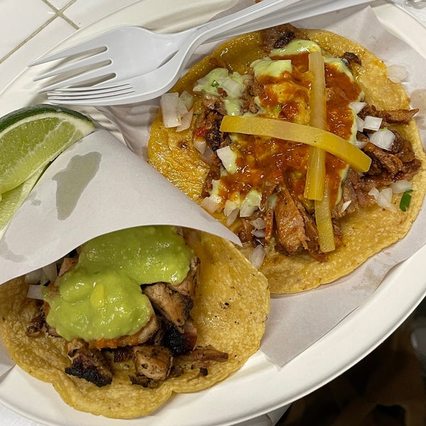 Foto diambil di Los Tacos No. 1 oleh SulA K. pada 6/29/2023