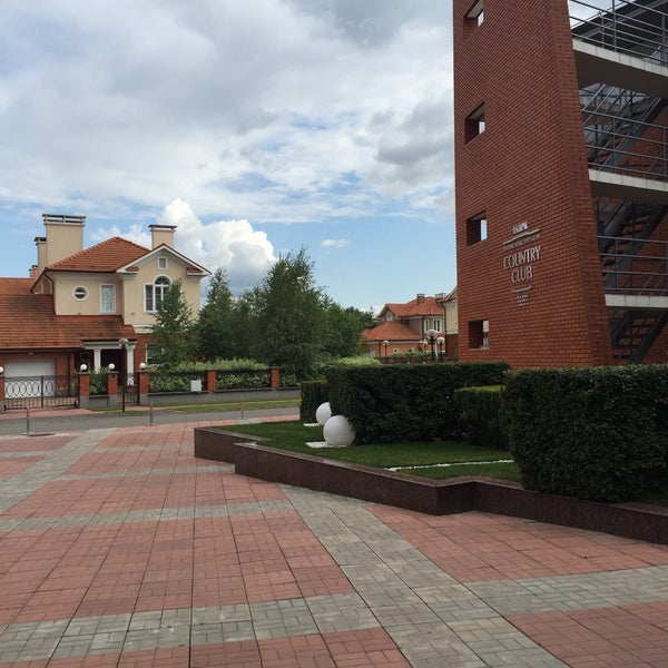 7/18/2015 tarihinde Nikita K.ziyaretçi tarafından Величъ Country Club SPA-отель'de çekilen fotoğraf