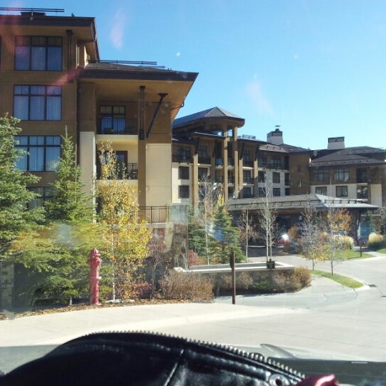 Photo taken at Viceroy Snowmass by Laura K. on 10/20/2012