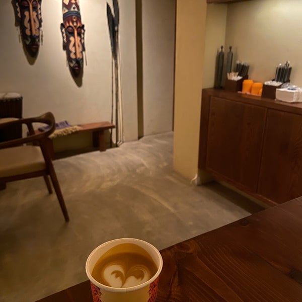 รูปภาพถ่ายที่ J Cafe Specialty Coffee โดย Asma 🦋 เมื่อ 5/9/2023