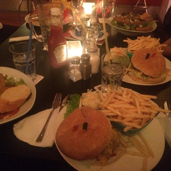Foto diambil di Chong&#39;s Diner oleh Melike B. pada 11/9/2014