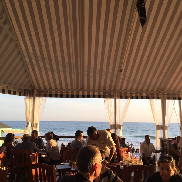 Photo taken at The Beachcomber Cafe by Ahmed on 4/4/2015