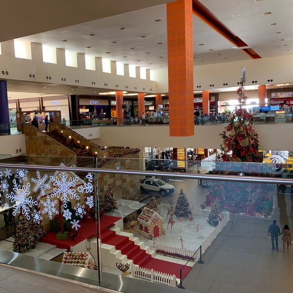 Foto tirada no(a) Centro Comercial El Dorado por Manuel C. em 1/3/2019