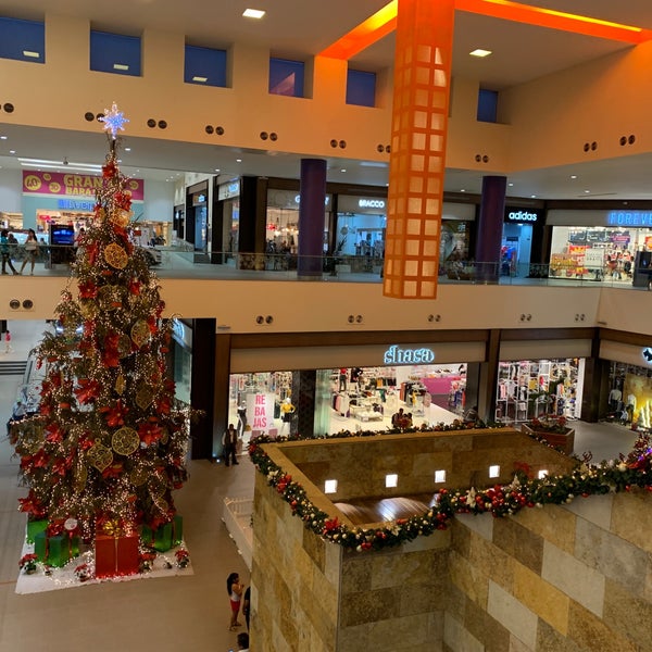 Foto tirada no(a) Centro Comercial El Dorado por Manuel C. em 12/28/2018