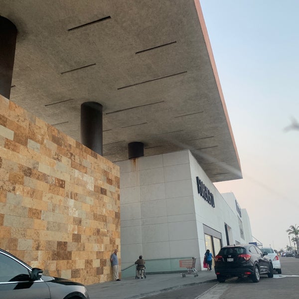 Foto tomada en Centro Comercial El Dorado  por Manuel C. el 2/5/2019