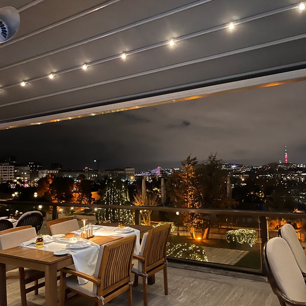 Foto tirada no(a) Hilton Istanbul Bosphorus por Mustafa E. em 12/20/2022