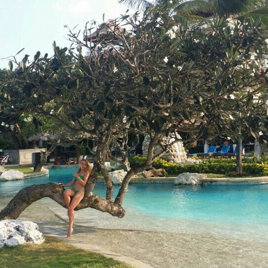 Снимок сделан в Grand Aston Bali Beach Resort пользователем Стефания Ж. 7/23/2015