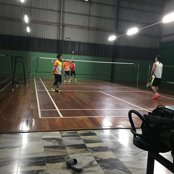 Dewan badminton near me