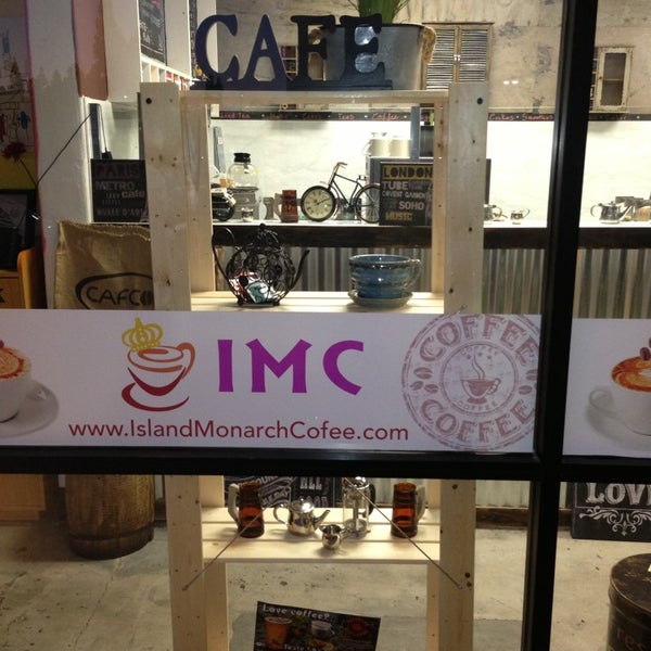 7/24/2013 tarihinde Kelly P.ziyaretçi tarafından Island Monarch Coffee (IMC)'de çekilen fotoğraf